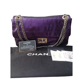 Borsa Chanel 2.55 in pelle di agnello traforata viola metallizzato