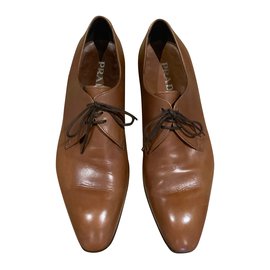 Derby in pelle liscia color tabacco T. 8 (42) - Prada