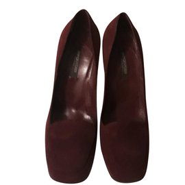 Sergio Rossi Wildleder Pumps mit quadratischer Zehe Dunkelrot