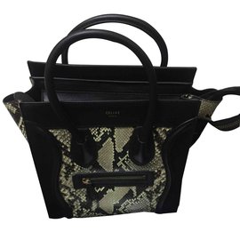 Bolsa de mão Céline Micro Python em couro preto