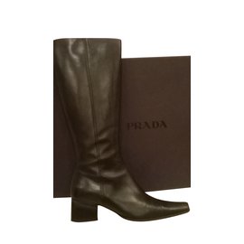 Botas Prada de cuero negro