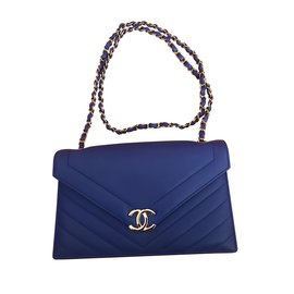Bolso Chanel La Pausa de piel azul eléctrico