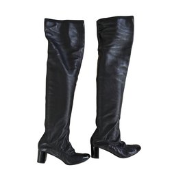 Stivali alti Chanel in pelle d'agnello nero