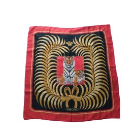 Hermès Pañuelo de Seda Royal upperr Negro Rojo