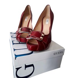 Décolleté Guess in vernice rossa