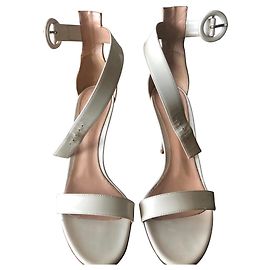 Sandali Gianvito Rossi Portofino in vernice color Eggshell