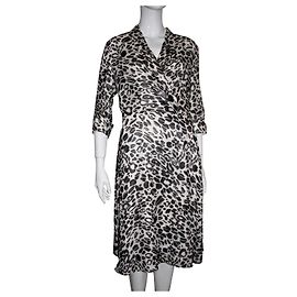 Escada Vestido de seda con forro de seda.