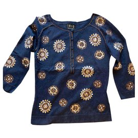 Suéter Irié de algodón azul jean con motivos de rosetas y lentejuelas