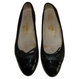 Chanel Ballerinas aus schwarzem Lackleder