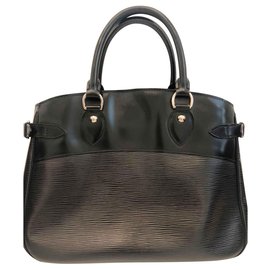 Louis Vuitton Passy PM Borsa in pelle Epi nera