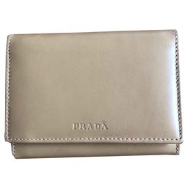 Prada Geldbörse und Kartenhalter aus Glattleder beige
