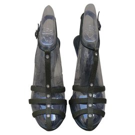 Sergio Rossi Sandalen aus Leder und grünem Stoff