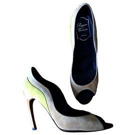 Décolleté Roger Vivier in pelle di cervo Giallo Sabbia Senape