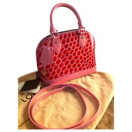 Louis Vuitton Alma BB Rosa Lackleder