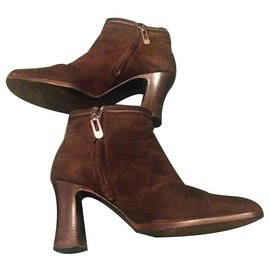 Botines Loewe en ante marrón