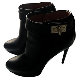 Botines Givenchy Shark de piel negra 35