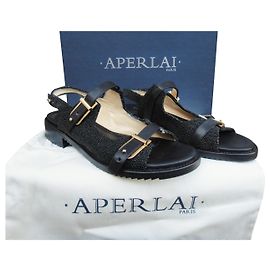 nuevas sandalias aperlai, En caja