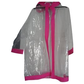 Impermeable Courreges de vinilo transparente con detalles rosas
