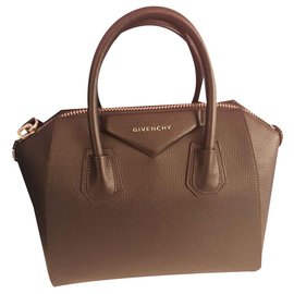 Borsa a mano Givenchy Antigona in pelle di agnello nera