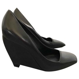 Cuñas Louis Vuitton en cuero negro Talla 40