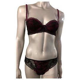 Nina Ricci BH und String Set Fuchsia und Schwarze Spitze 85C