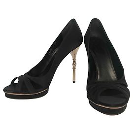 Gucci Peep-Toe Pumps Schwarzer Satin 36