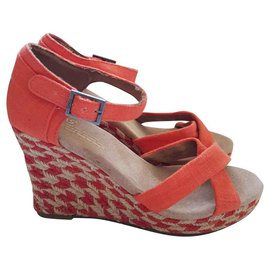 Autre Marque Sandali Tom's Arancioni in Pelle e Poliestere 37.5