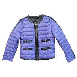 Abajo de la chaqueta de relleno Weill.