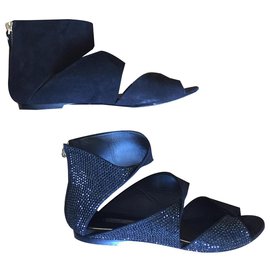 Louis Vuitton Sandali in camoscio e strass