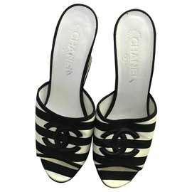 Sandali Chanel Cruise Neri Bianchi in Tessuto Taglia 38