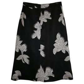 New Clements Ribeiro falda de seda negra con estampado hasta la pantorrilla. ESO 40