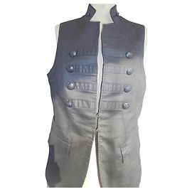 CHAQUETA SIN MANGA CORREA IKKS OCHO BOTONES DELANTEROS