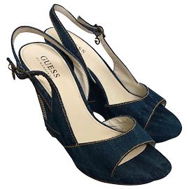 Sandali con zeppa Guess in pelle e denim blu