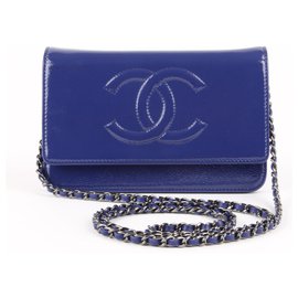 Chanel Wallet on Chain en cuir verni bleu