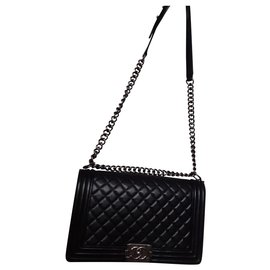 Borsa Chanel Boy in pelle di agnello nera