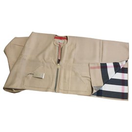Capa Poncho Burberry de lana beige