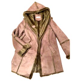 Abrigo Balmain con capucha de cuero sintético marrón claro