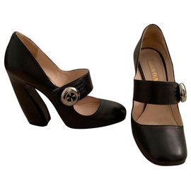 Décolleté Prada in pelle nera con tacco 11.5cm