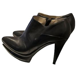 Stivaletti con plateau in pelle nera Gianfranco Ferré
