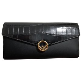 Cartera Fendi de cuero de cocodrilo negro
