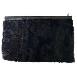 Loewe Ledertasche und Astrachan