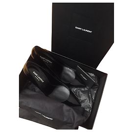 Saint Laurent Opyum Pumps aus Lackleder Schwarz