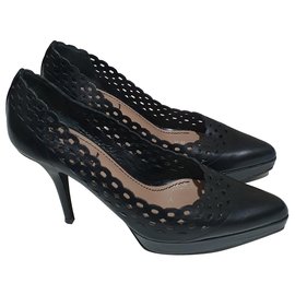 Escarpins Yves Saint Laurent en cuir noir taille 37