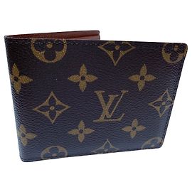 Louis Vuitton, Classic monogram wallet. Chic and useful gift