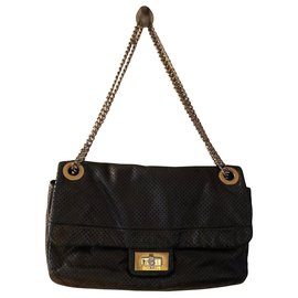 Perforierte CHANEL-Tasche 2,55
