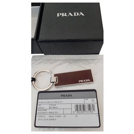 Porte-clés Prada rouge en acier