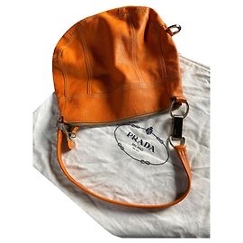 Prada Umhängetasche aus orangefarbenem Leder