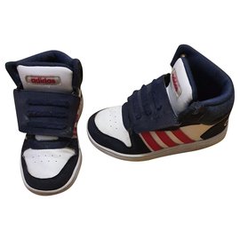 Sneakers Adidas in pelle bianca per bambini