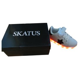 Autre Marque Sneakers Skatus in pelle bianca per bambini taglia 24