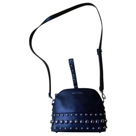 Borsa Steve Madden in pelle nera con borchie argento